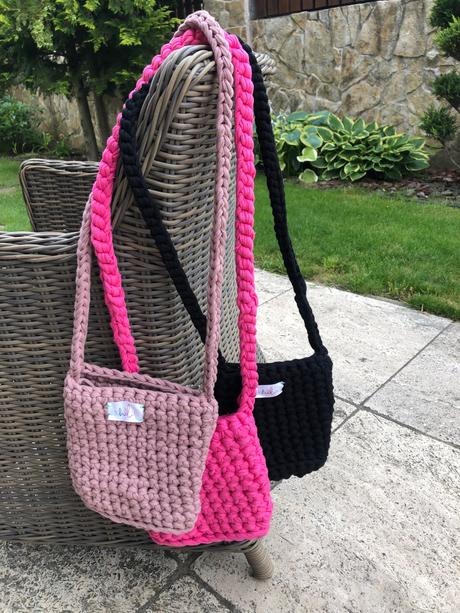 Háčkovaná kabelka, 