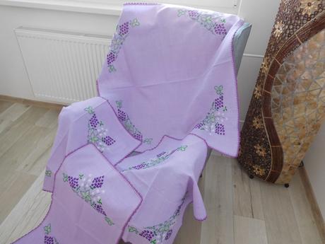 Set obrusov fialová hrozno, ručne vyšitý, 