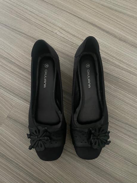 Poltopánky s kvietkom, 36