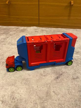 Transformer s vlečkou,