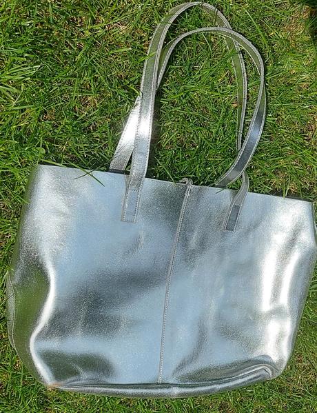 Strieborná kožená kabelka shopper,