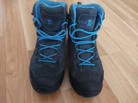 Ponúkam chlapčenskú turistické nepremokavé topánky, 38