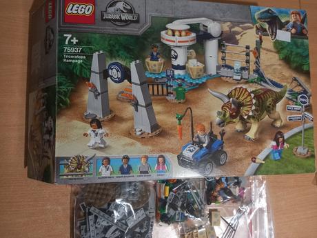 Lego triceratops 75937 jurský park,