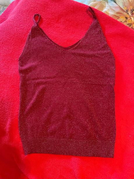 Top bordo striebornymi nitkami, s