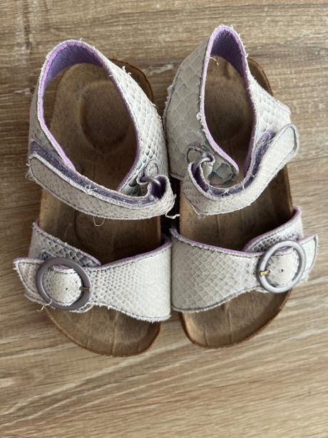 Sandalky, reserved,24