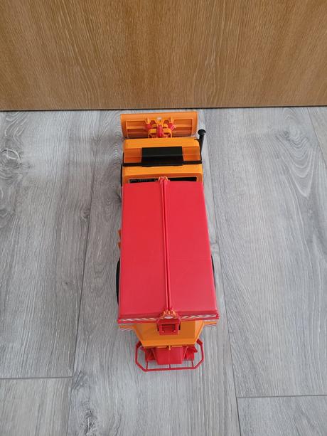 Bruder posypove auto,