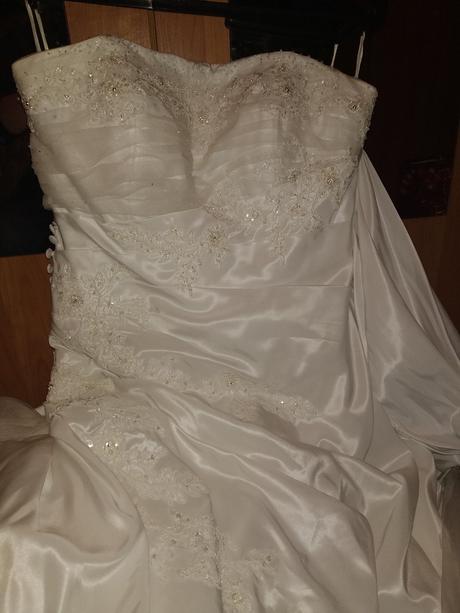 Svadobné šaty + 2 vesty, 38