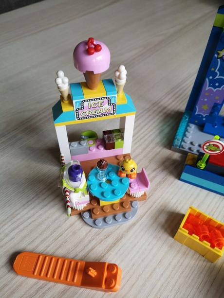 Lego 4+ toy story 10770 buzz a woody v lunaparku, 