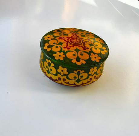 Miska s vrchnákom s poštou, 