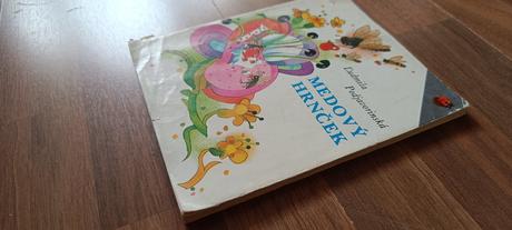 Kniha medový hrnček,