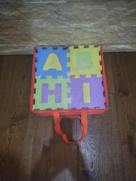 Predáme penové puzzle písmenká a číslice, 