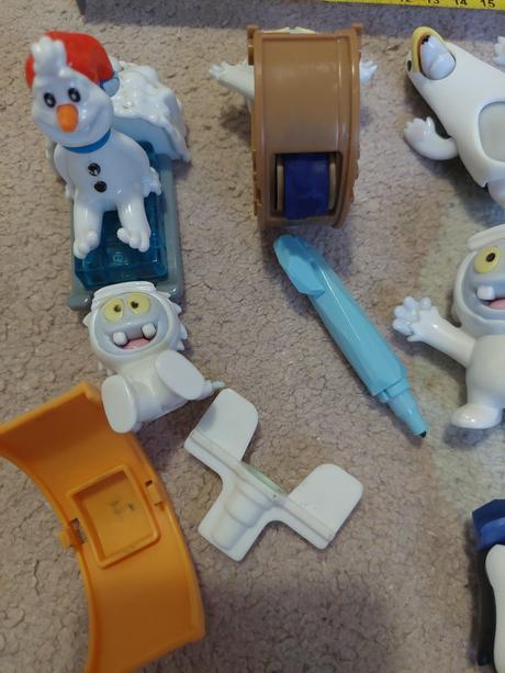 Hracky väčšie z kinder,