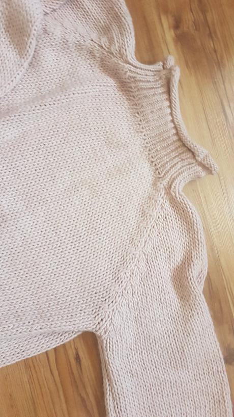 Makučký zaujímavý sveter, m