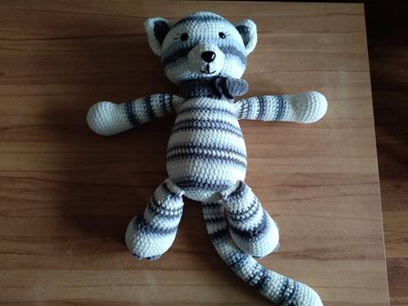 Háčkovaná mačka, 