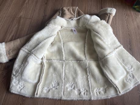 Dievčenský kožúšok, c&a,92