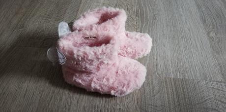 Papuce s motylmi, 26