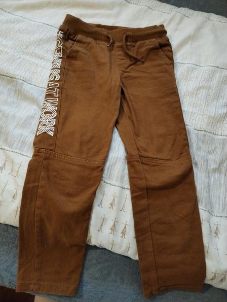 Nohavice pre chlapca, 110