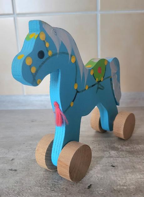 Drevený koník na kolieskach, 