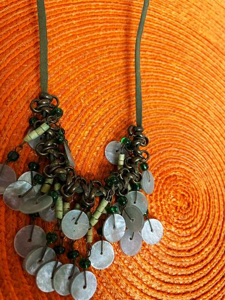 Perleťový náhrdelník, 