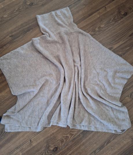 Krémové pončo, reserved