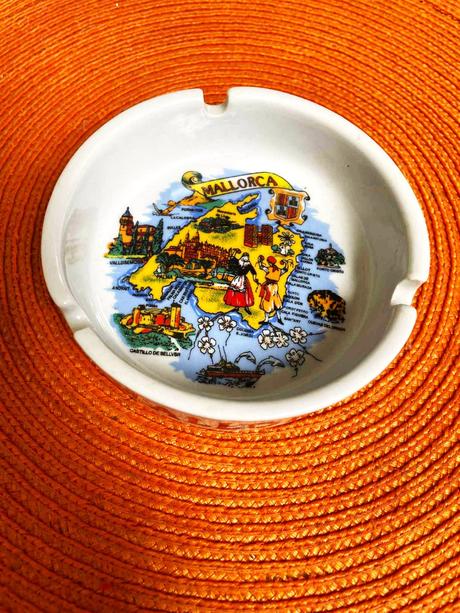 Porcelánový popolník, 