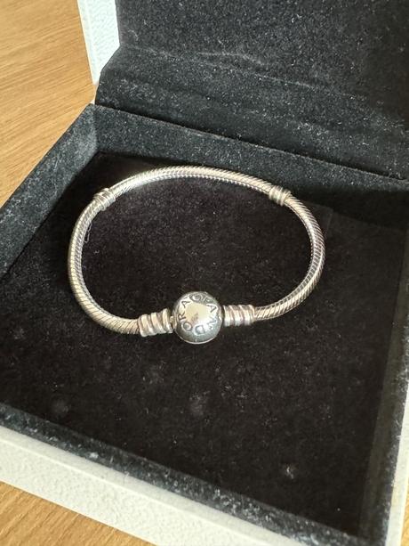 Náramok pandora, pandora