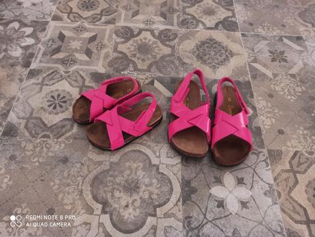 Sandalky, reserved,27