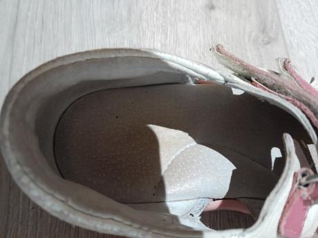 Predám kožené sandálky, 29