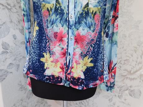 Velmi pekny trendy sveter, 38