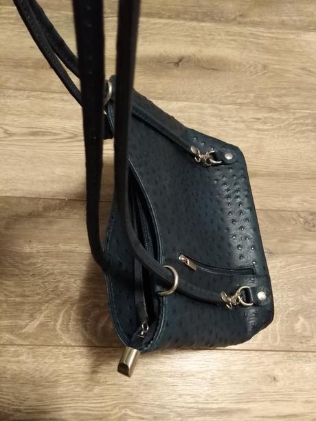 Tmavomodrá celokožená kvalitná kabelka /ruksačik, 