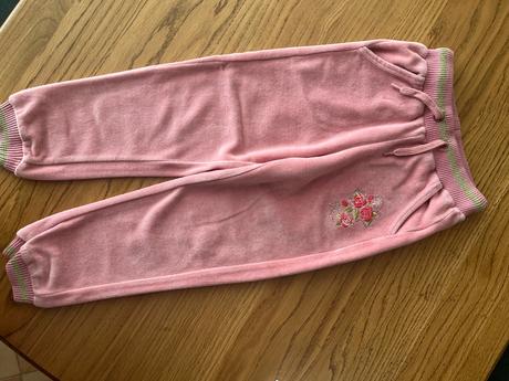 Dievčenské tepláky, 116