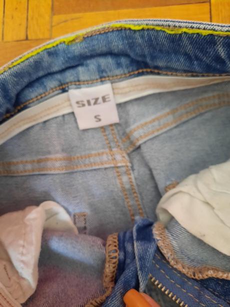 Dievčenská sukňa, 146