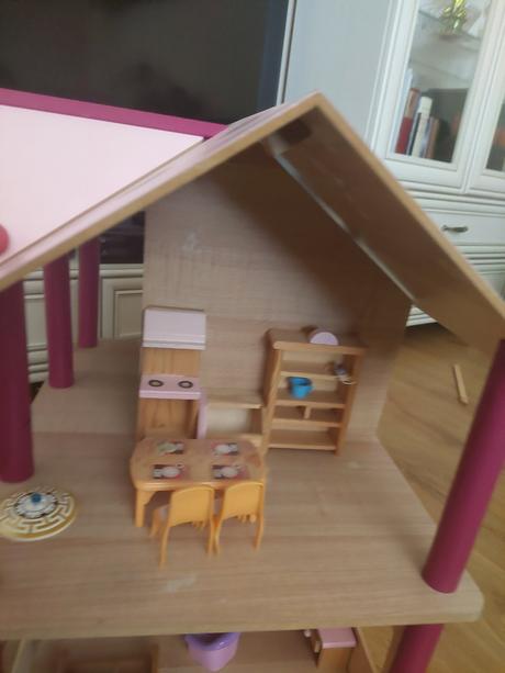 Drevený domček s príslušenstvami, 