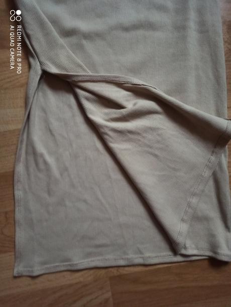 Priliehavé telové šaty, s