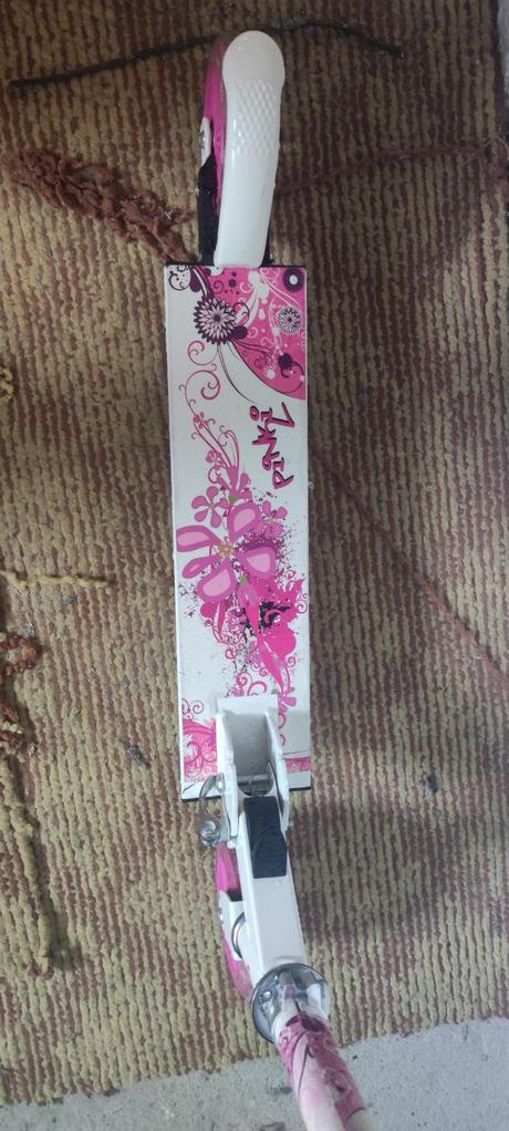 Dievčenská kolobežka,