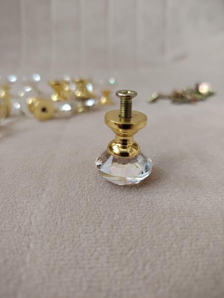 Nové elegantné úchytky na nábytok set 19 ks, 