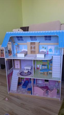 Drevený domček pre bábiky, 