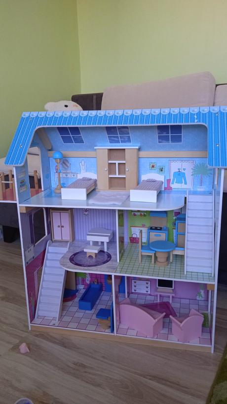 Drevený domček pre bábiky, 