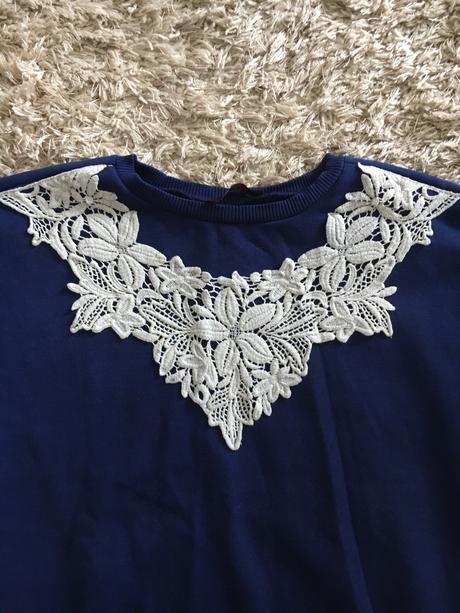 Oteplena mikina s cipkou, xs