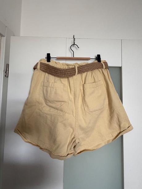 Šortky v trendy farbe, sinsay,44