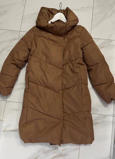 Hneda vetrovka, reserved,s