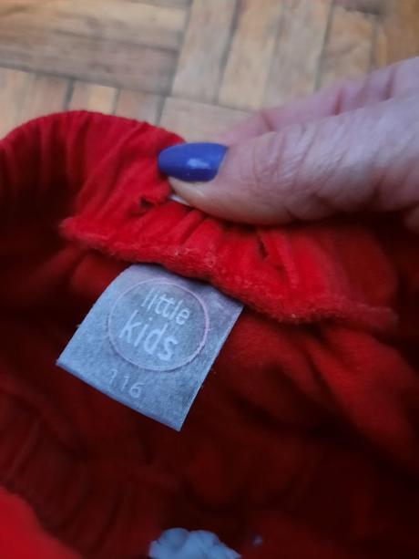 Dievčenské tepláky, 116