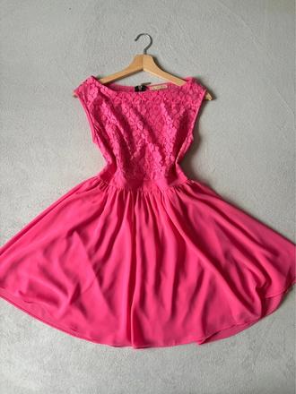 Elegantné ružové šaty s čipkovým topom, s