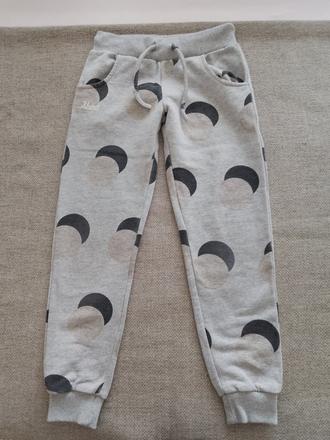 Dievčenské šedé tepláky, 134