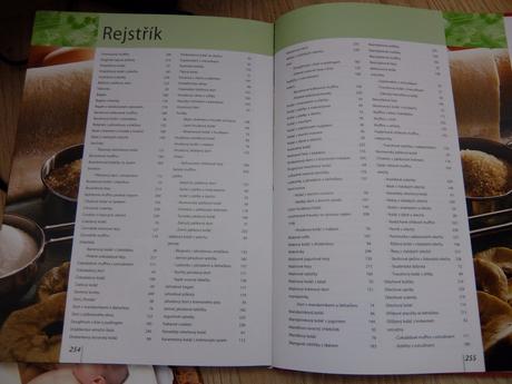 Kniha "všechno o pečení",