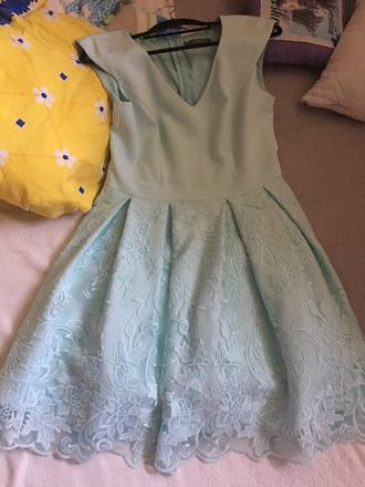 Mentolové šaty s čipkou č. 40-42, 42