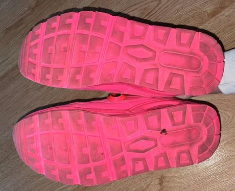 Krikľavo ružové, graceland,39