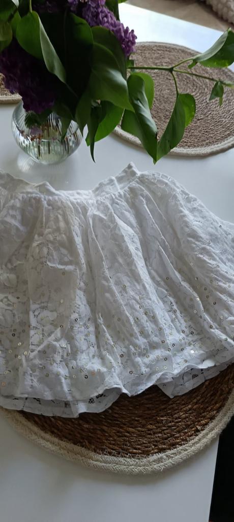 Nádherná biela sviatočná suknička, benetton,140
