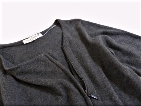 Svetrík s asymetrickým zipsom, l