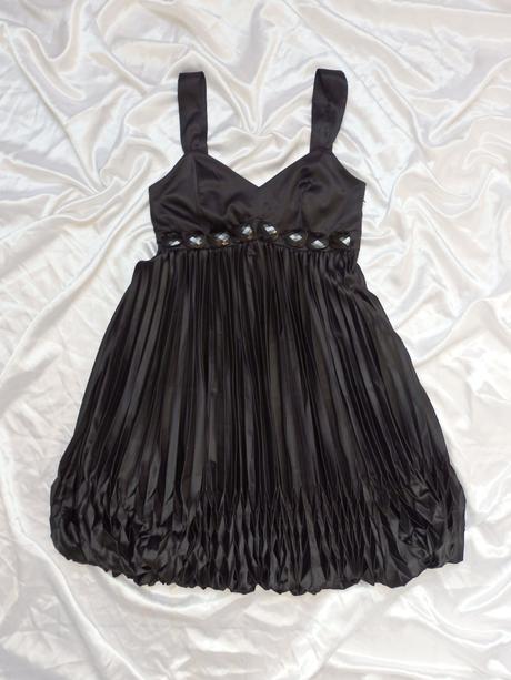 Kvalitne velmi pekne saty na slavnost, 36